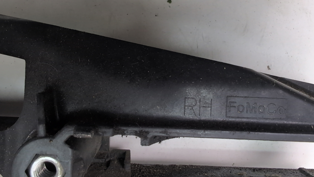 Тримач зовнішньої ручки дверей, передньої правої ES7Z5426684Z FORD