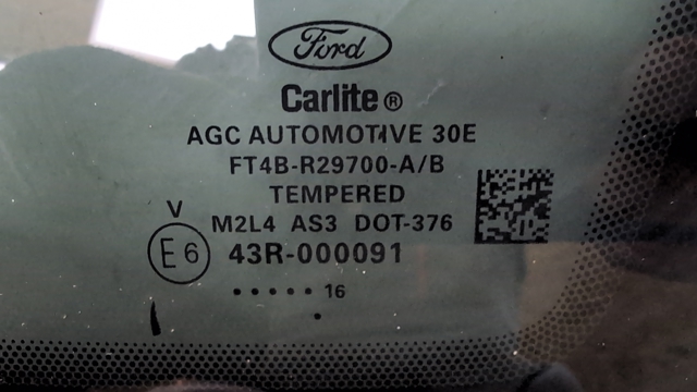 Скло багажного відсіку, праве FT4Z5829710E FORD
