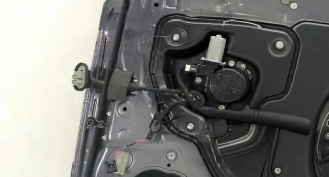 Обмежувач відкриття дверей, задній GHP972270A MAZDA