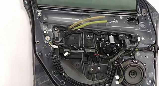 Підйомник механічний вітрового скла KD5359590 MAZDA