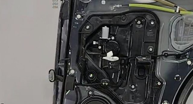 Склопідйомник задніх правих дверей KD5372590 MAZDA