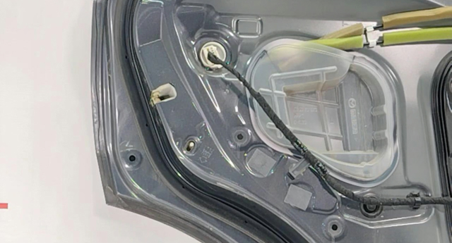 Замок задніх дверей, лівих KD5373310 MAZDA