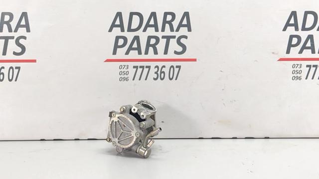 Насос вакуумний PE0718G00B MAZDA