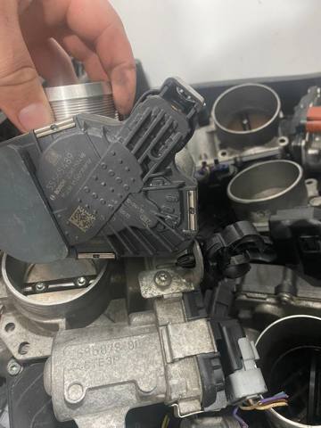 Блок дросельної заслінки 0280750498 BOSCH