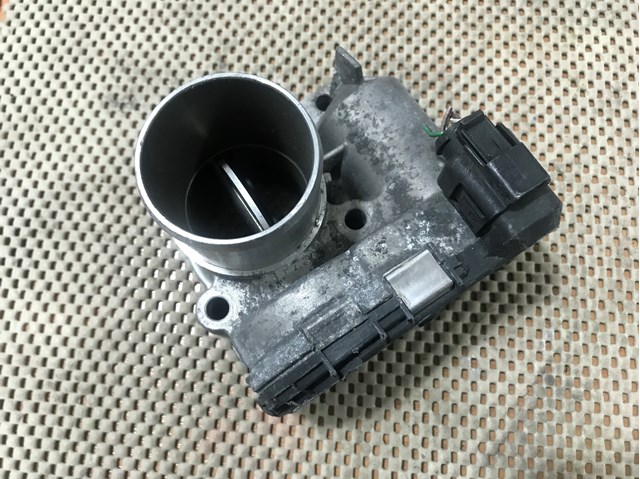 Блок дросельної заслінки 0281002681 NISSAN