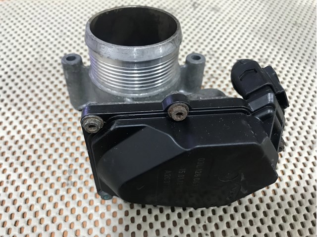 Дросільна заслінка в зборі 03L128063R VAG