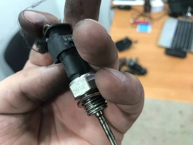 Терморегулятор повітря 03N906081A VAG