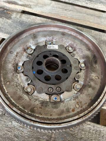 Маховик зчеплення 05L105266K VAG