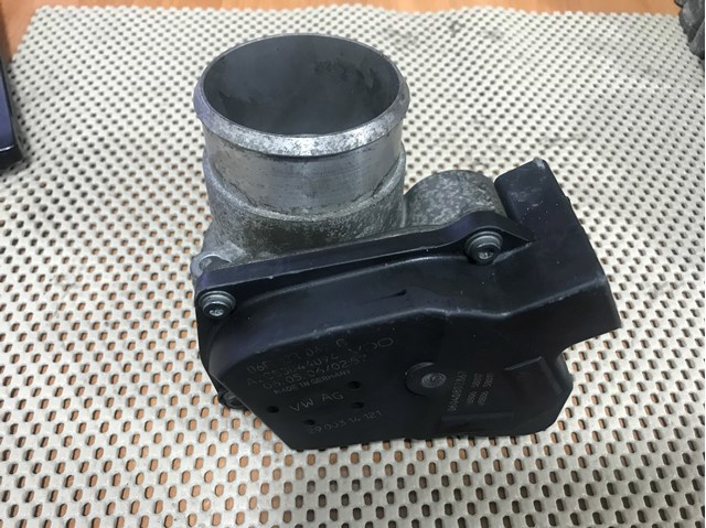 Дросільна заслінка в зборі 06F133062G VAG