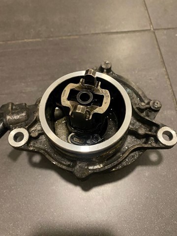 Насос вакуумний 11667791232 BMW
