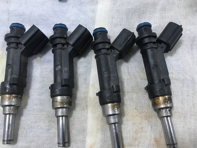 Форсунка дизельна в зборі, розпилювач + тримач 2320947010 TOYOTA
