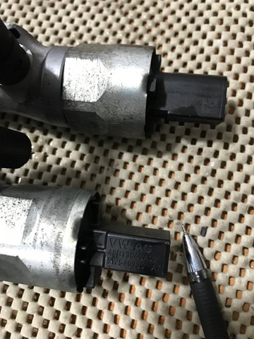 Регулятор тиску палива в паливній рейці 48B13640A02 VAG