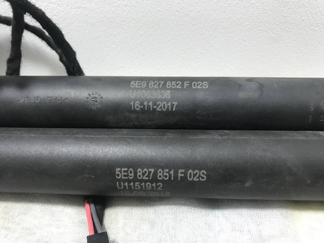 Амортизатор кришки багажника 5E9827852F VAG