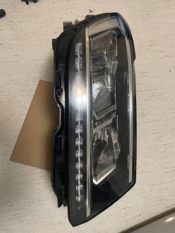 Фара передня права 5NB941036D VAG