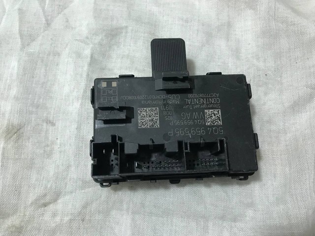 Блок комфорту задніх дверей 5Q4959595P VAG