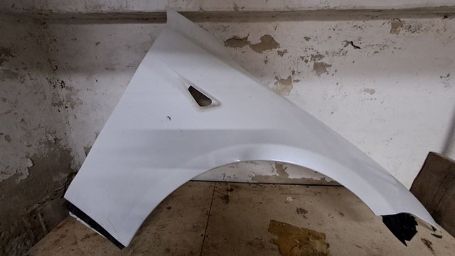 Переднє праве крило 6008027E0D Tesla Model