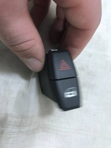 Кнопка аварійки 61316919506 BMW
