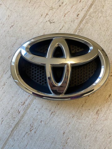 Емблема решітки радіатора 7530102070 TOYOTA