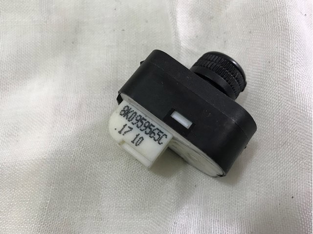 Регулятор дзеркал 8K0959565C VAG