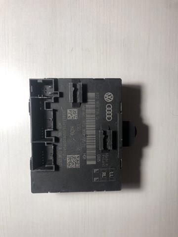 Блок комфорту задніх дверей 8T0959795Q VAG