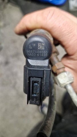 Форсунка вприску палива 9657144580 PEUGEOT