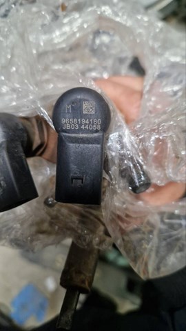 Форсунка вприску палива 9658194180 PEUGEOT