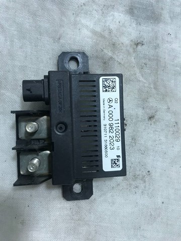 Реле контролю заряду АКБ A0009822023 MERCEDES
