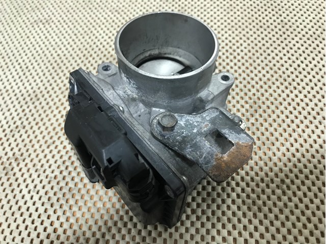 Блок дросельної заслінки PE0113640B MAZDA