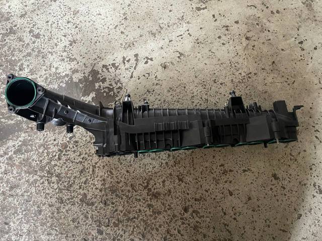 Колектор впускний 11618477030 BMW