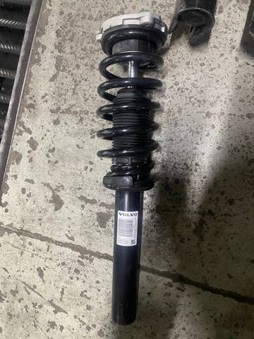 Стійка передня 31658004 VOLVO