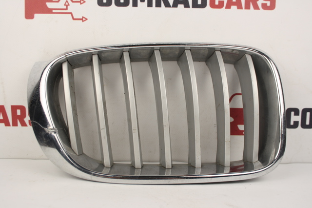 Решітка радіатора права 51117210726 BMW