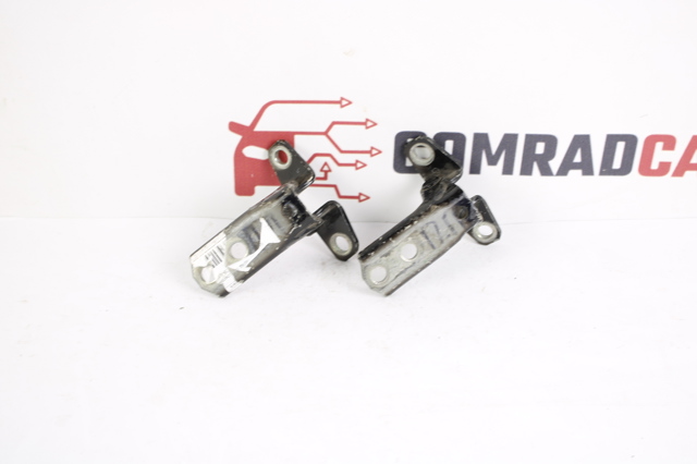 Петля передніх дверей права 5702A005 MITSUBISHI
