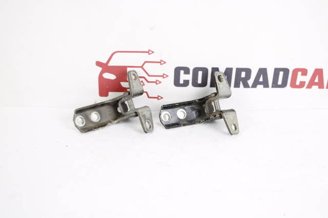 Петля водійських дверей 5702A006 MITSUBISHI
