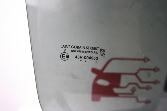 Скло заднє праве 823005NA2A NISSAN