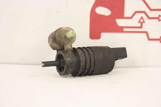 Моторчик омивача заднього скла 8260A059 MITSUBISHI