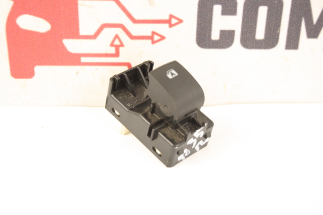Кнопки заднього склопідйомника 848100E040 TOYOTA