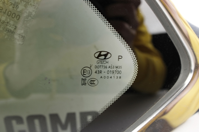 Скло кузова/багажного відсіку, ліве 87810S1000 HYUNDAI