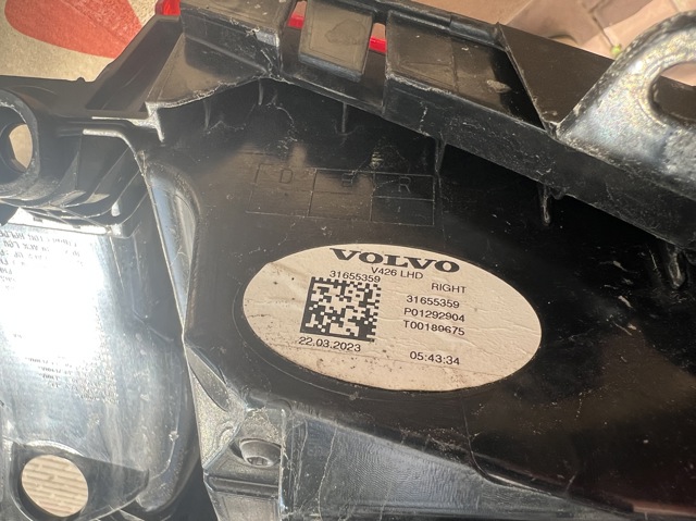 Фара задня права зовнішня 31655359 VOLVO