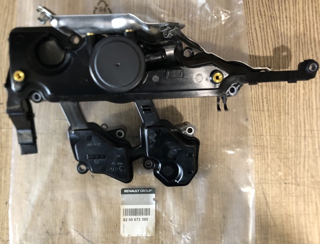 Кришка двигуна 8200673395 RENAULT