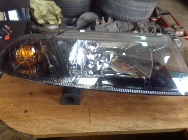 Фара передня права MR972794 MITSUBISHI