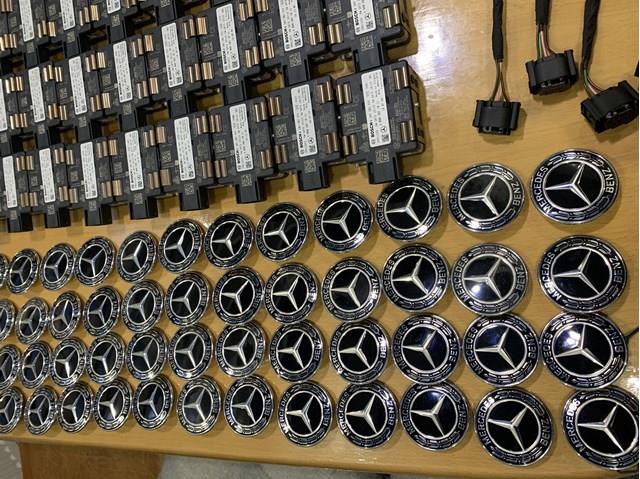 Емблема капота A0008171601 MERCEDES