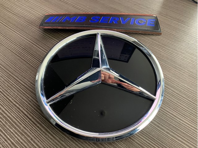 Емблема решітки радіатора A0008880400 MERCEDES