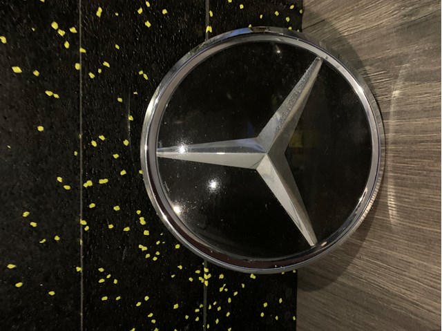 Емблема на решітку радіатора A1648880411 MERCEDES