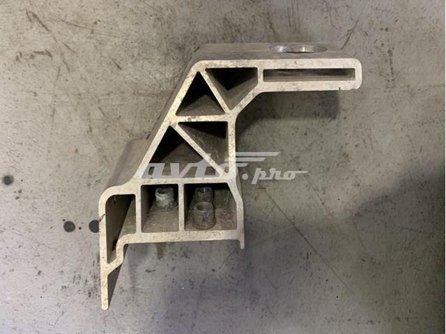 Кронштейн радіатора нижній A2055014220 MERCEDES