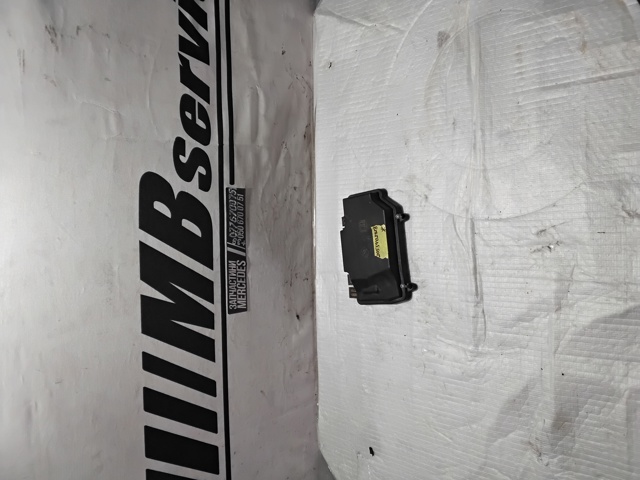 Кришка блоку запобіжників A2055402428 MERCEDES