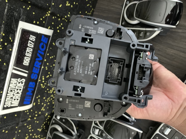Блок кнопок центральної консолі A2059005915 MERCEDES