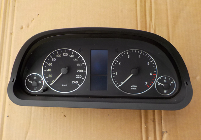 Приладова дошка-щиток приладів A1695401347 MERCEDES