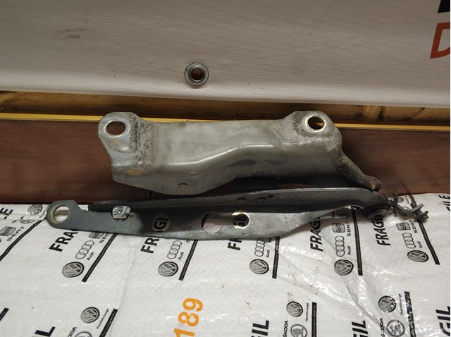 Завіса капота права 30716883 VOLVO