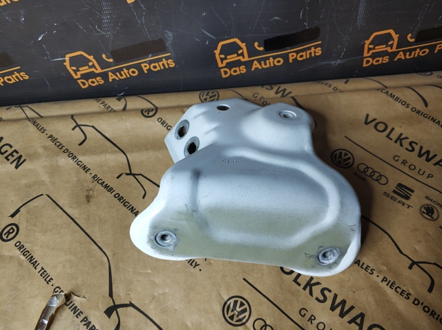 Кронштейн кріплення крила переднього лівого, передній 6V0821141 VAG