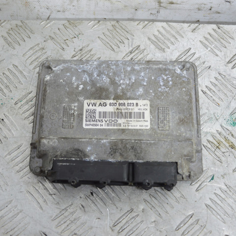 Модуль управління двигуном 03D906023B VAG